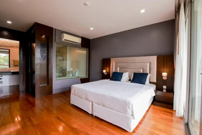Appartamento con una camera da letto — The Regent Bangtao Apartments gorgeous view of the jungle